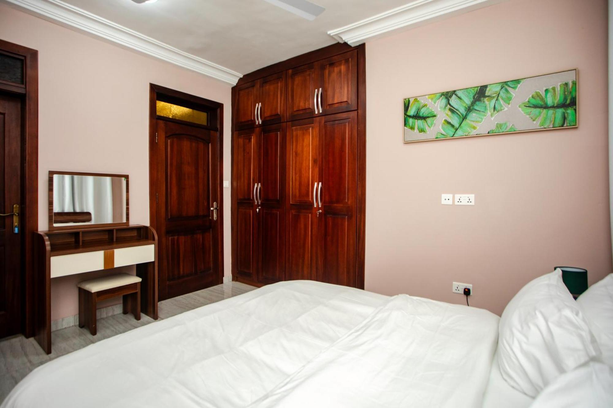 Maat Luxury Homes Accra Buitenkant foto